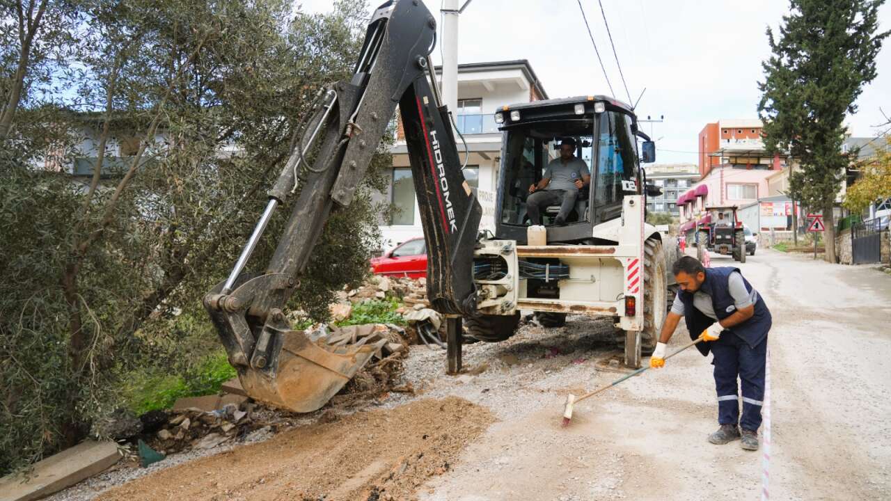 Milas Belediyesi Ekipleri Tamirat Çalışmalarını Hızlandırdı 3